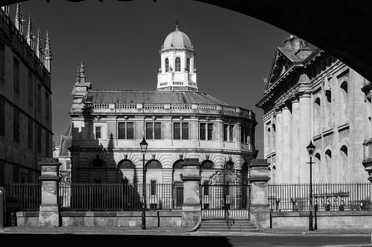 B&W image of the Sheldonian Theatre Oxford, linking to a blog post about the history of the Sheldonian Theatre